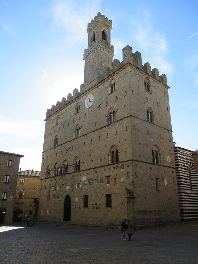 Volterra_-Palazzo_dei_Priori-